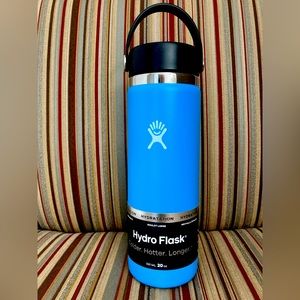 Hydro Flask 20 oz Colder Hotter Longer Blue 20 oz NWT